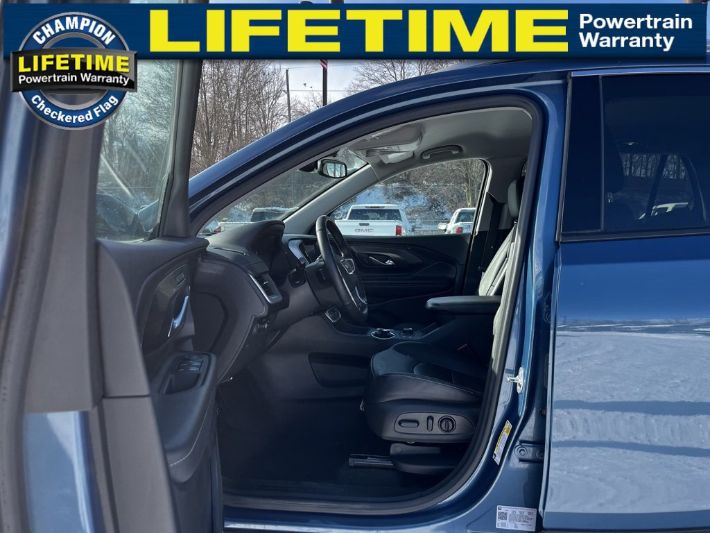 Used 2024 GMC Terrain SLT image 21