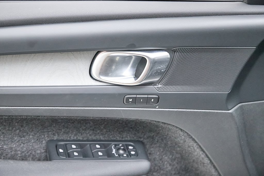 Certified 2024 Volvo XC40 B5 Plus w/ Climate Package image 11