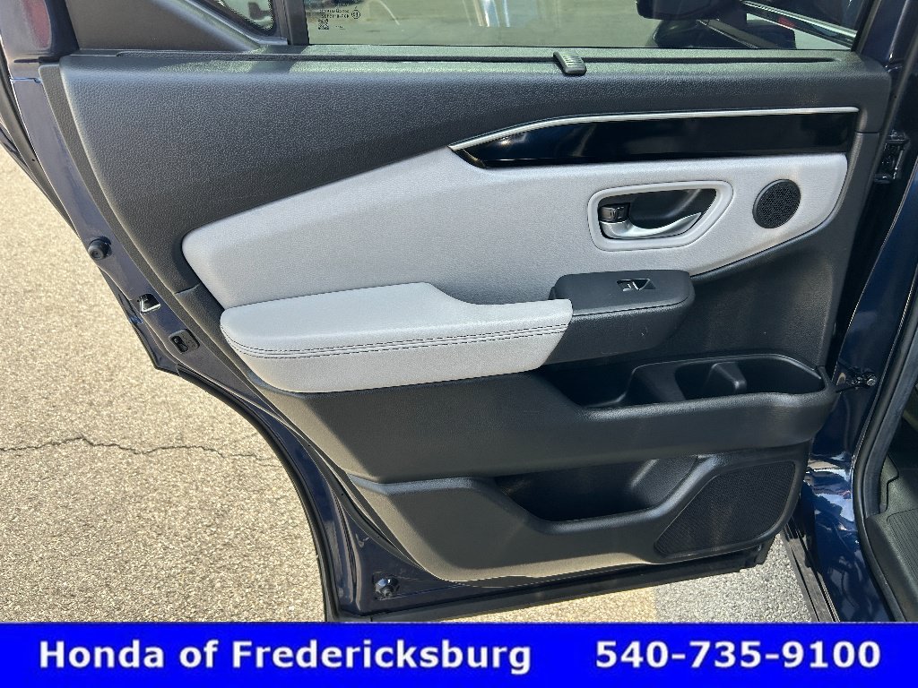 Used 2025 Honda Pilot EX-L image 10