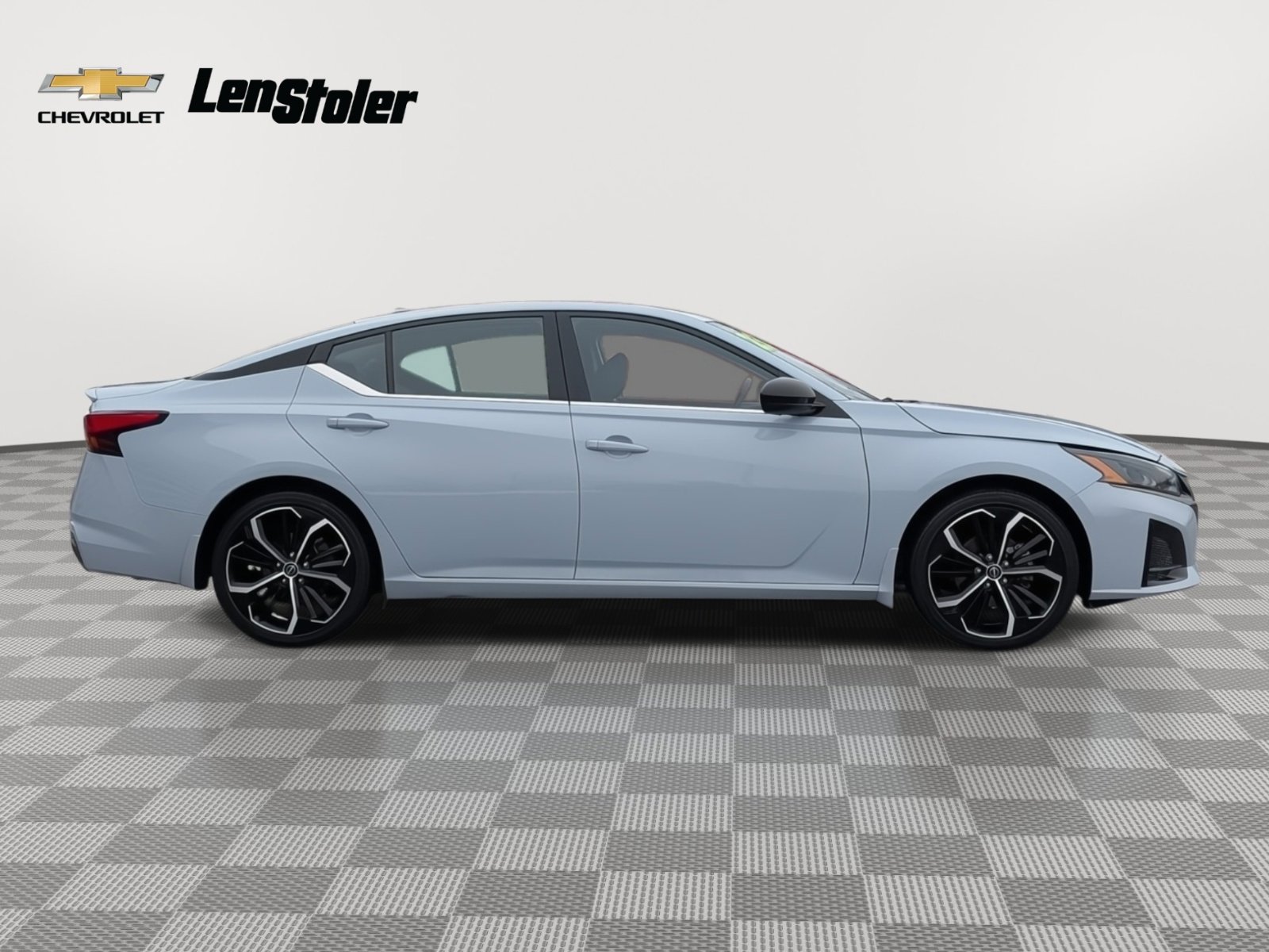 Used 2023 Nissan Altima 2.5 SR image 2