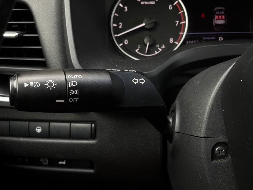 Used 2025 Nissan Rogue SV FWD image 33