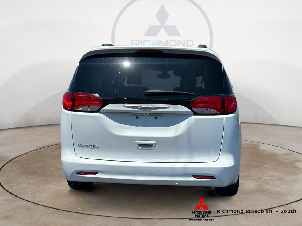 Used 2020 Chrysler Voyager Lxi FWD image 4