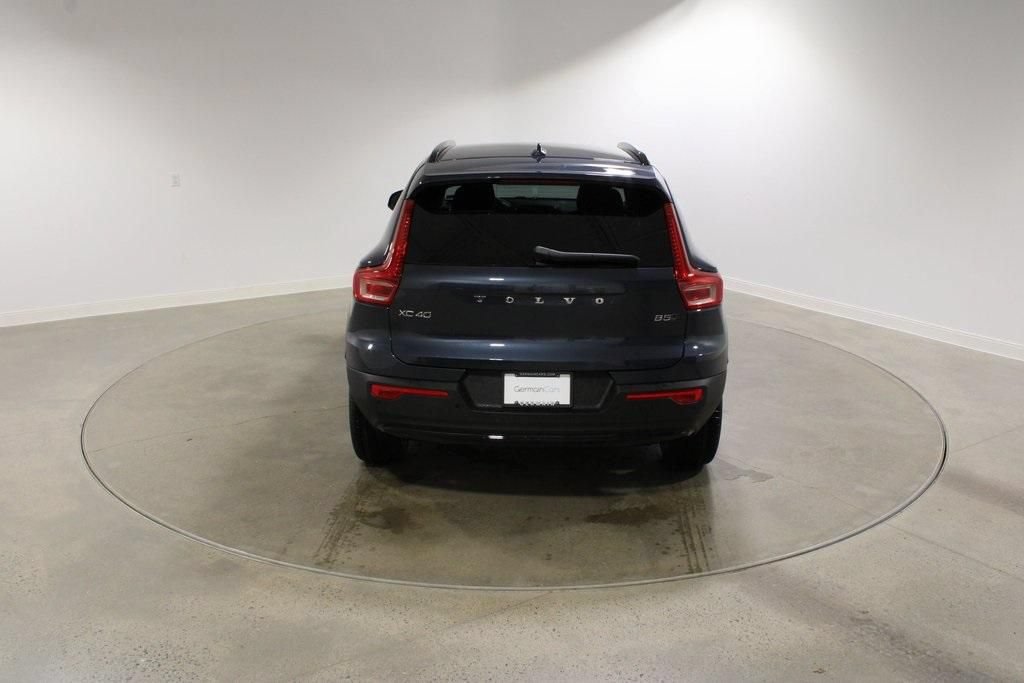 Used 2026 Volvo XC40 B5 Core w/ Climate Package AWD/4WD image 4