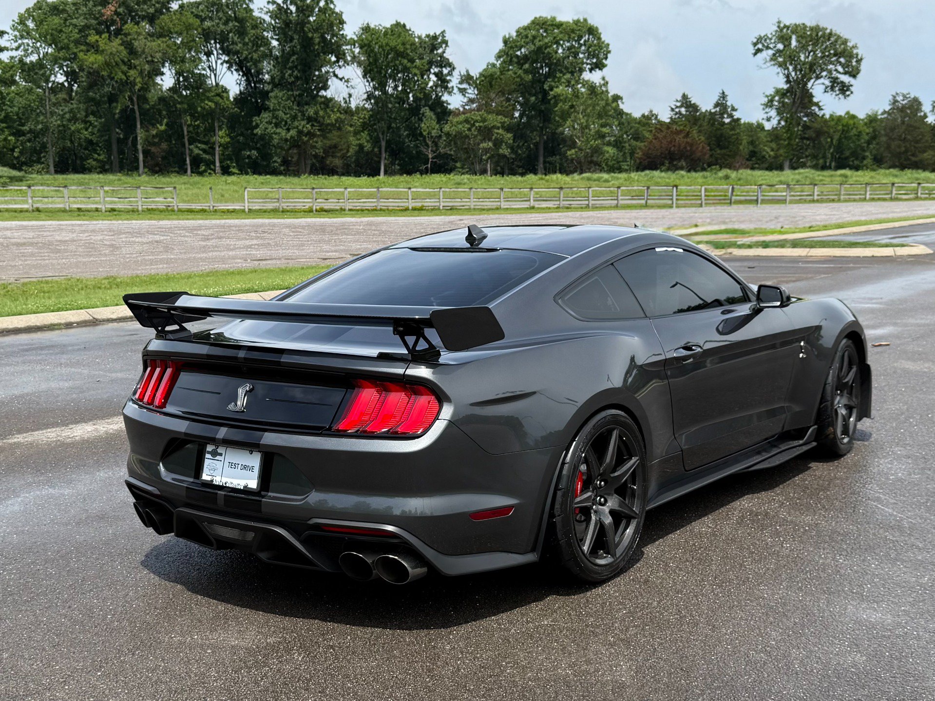 Used 2020 Ford Mustang Shelby GT500 w/ Carbon Fiber Track Pack RWD image 3
