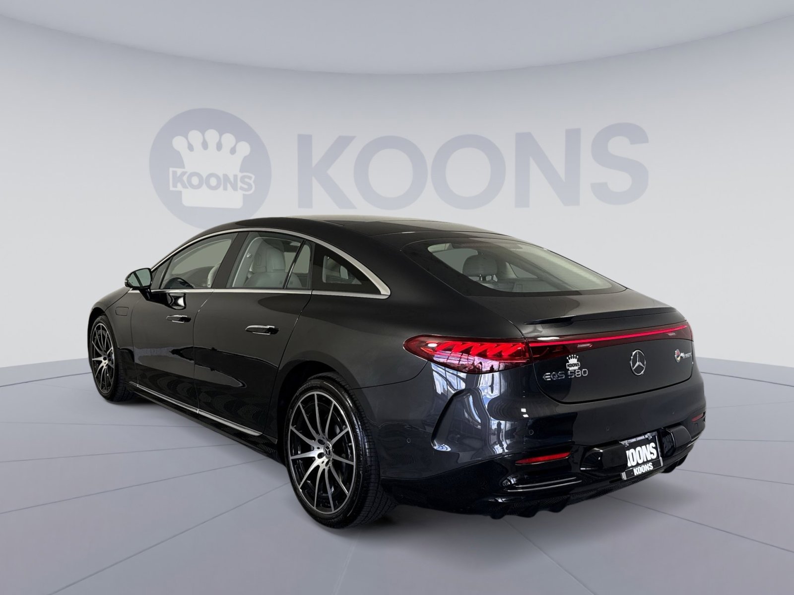 Used 2023 Mercedes-Benz EQS 580 4MATIC Sedan image 4