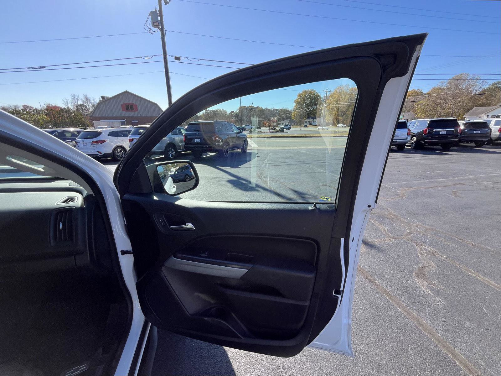 Used 2018 Chevrolet Colorado ZR2 w/ LPO, Premium Interior Package image 13