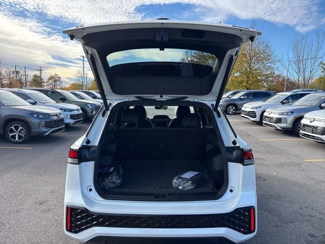 New 2026 Volkswagen Tiguan SE R-Line image 6