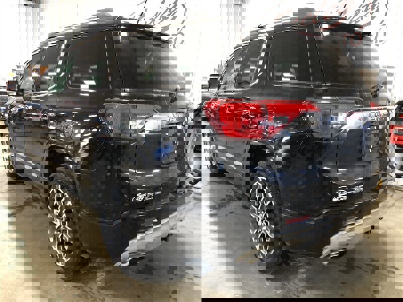 Used 2017 GMC Acadia Denali w/ Technology Package image 8