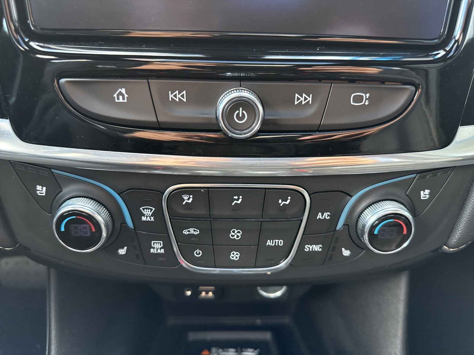 Used 2022 Chevrolet Traverse Premier image 29