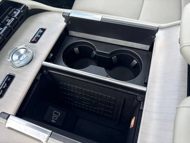 Used 2025 Lincoln Navigator Reserve AWD/4WD image 32