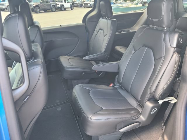 New 2027 Chrysler Pacifica Select FWD image 16