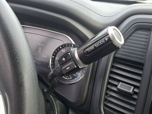 Used 2022 Nissan Titan SV image 15