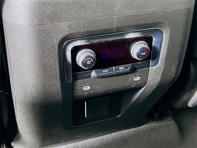 Used 2024 Chevrolet Suburban LT image 36