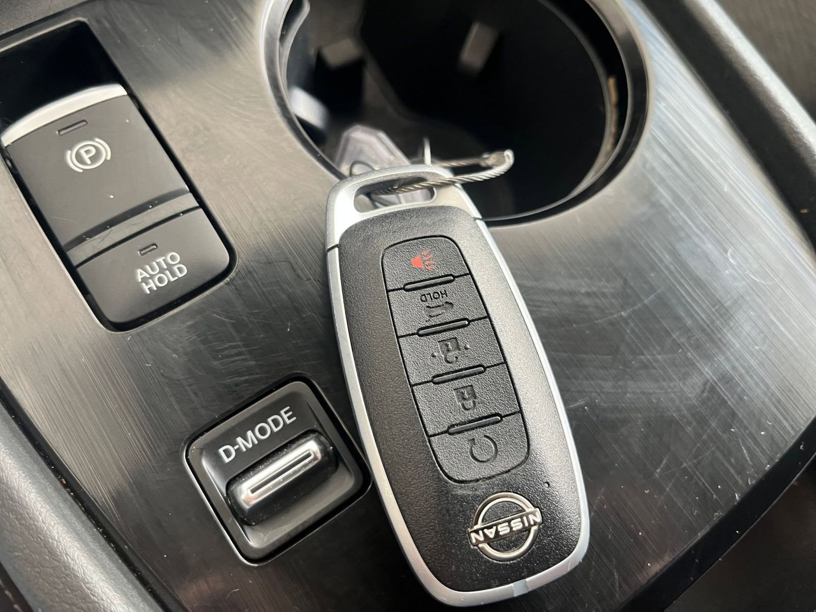 Used 2025 Nissan Rogue SV FWD image 27