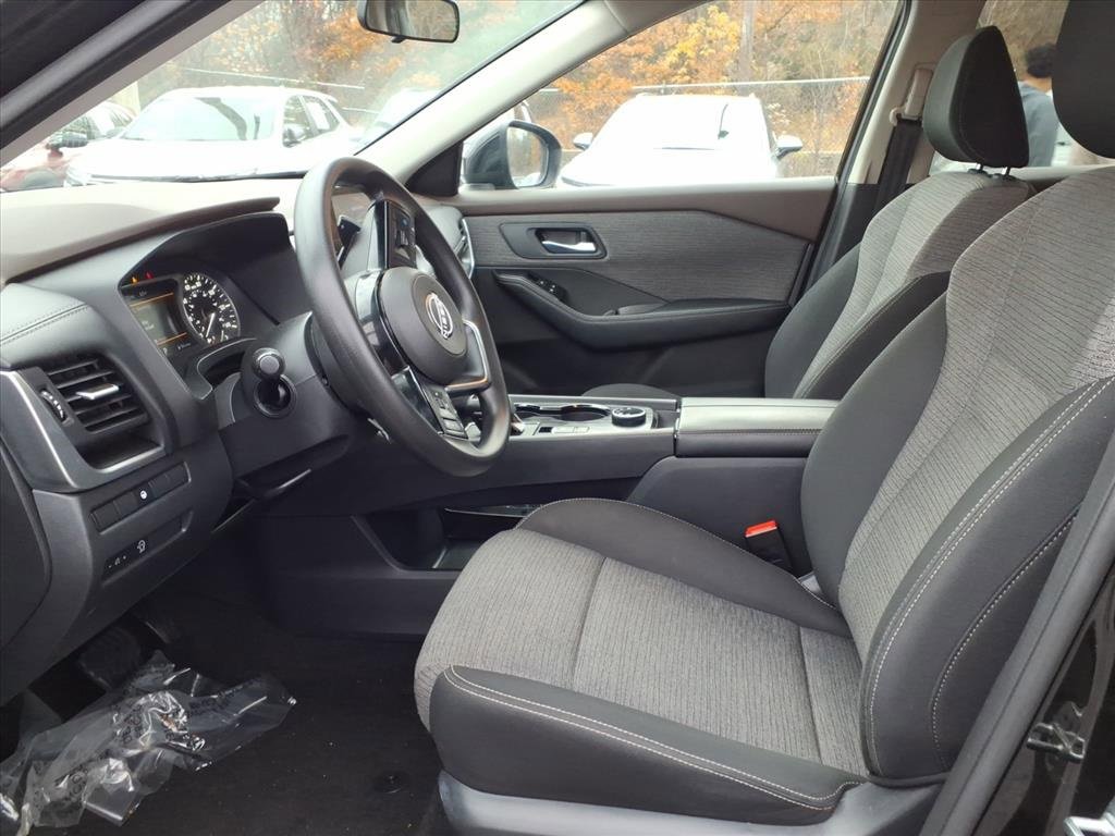 Used 2023 Nissan Rogue SV image 9