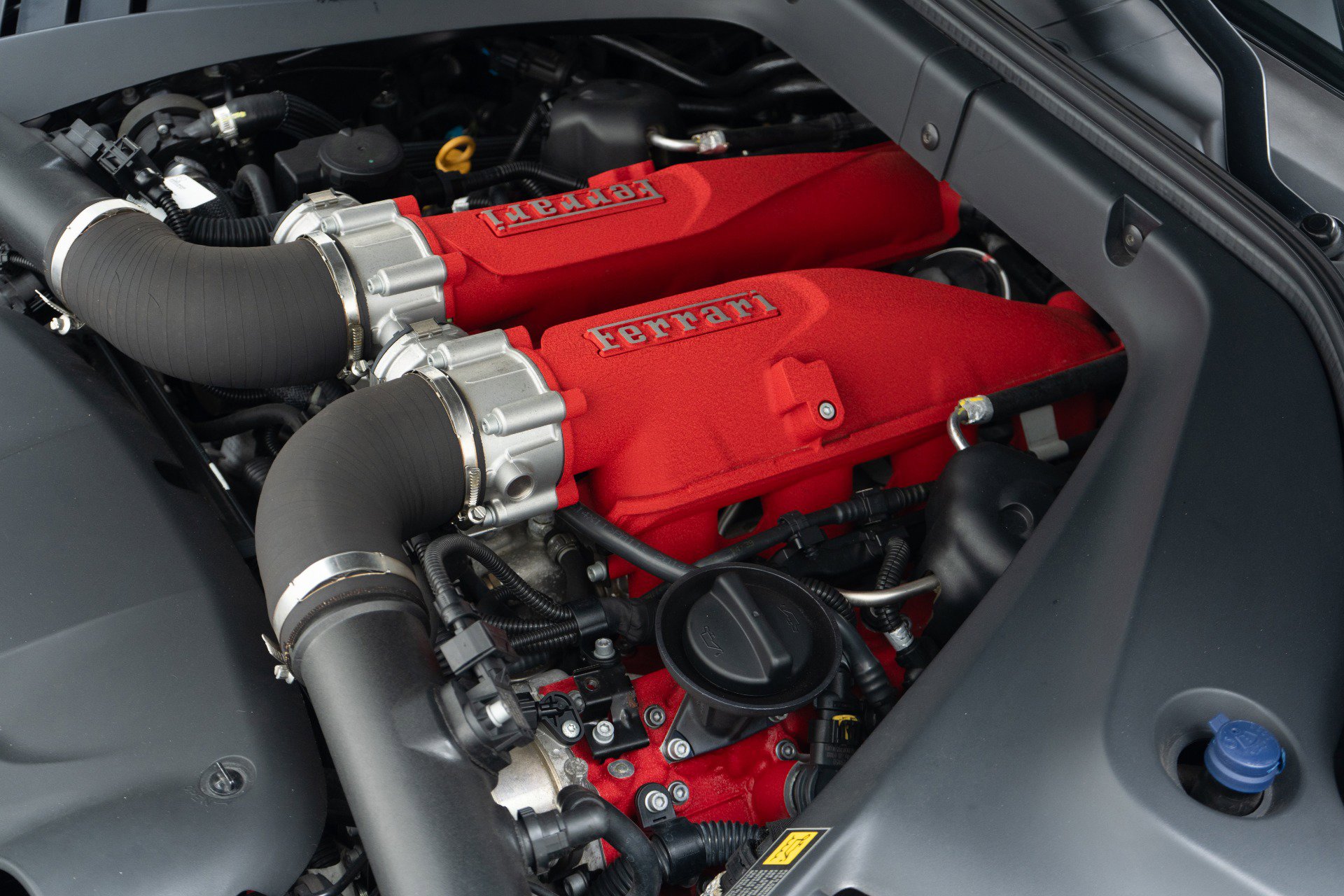 Used 2015 Ferrari California T RWD image 48