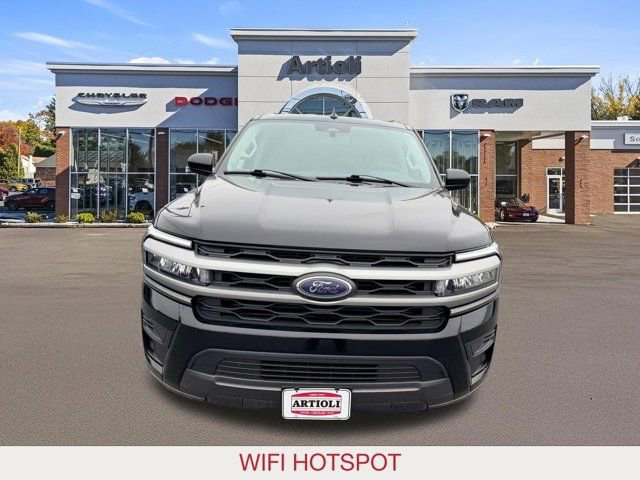 Used 2024 Ford Expedition Max XLT image 3