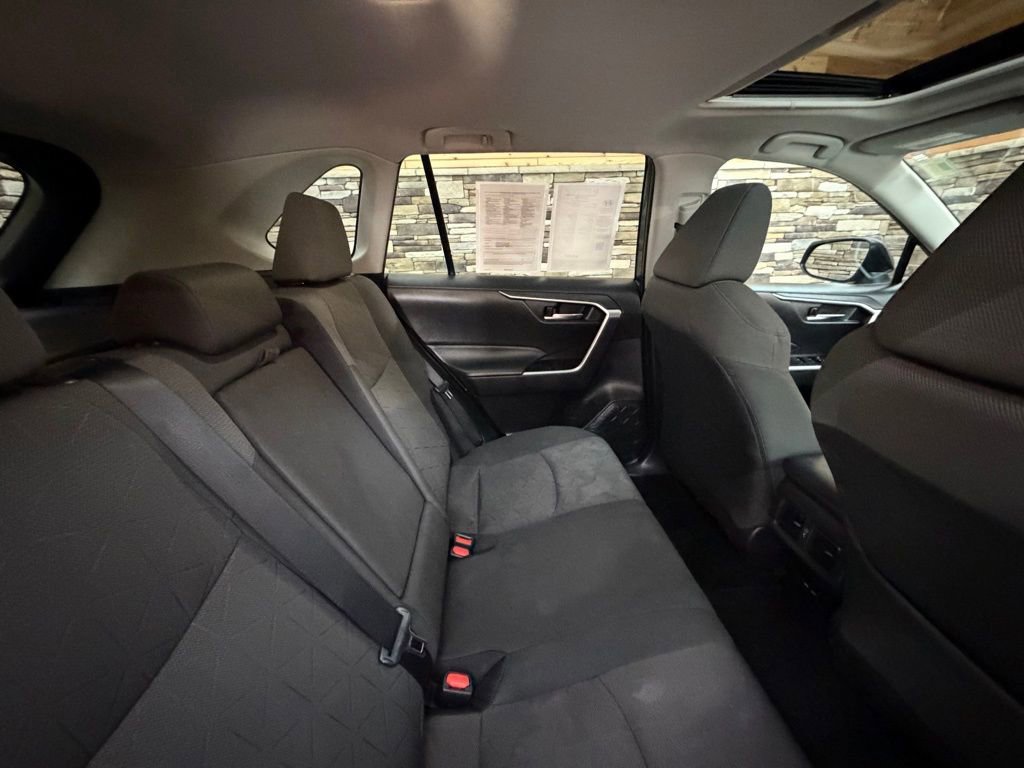 Used 2022 Toyota RAV4 XLE w/ Convenience Package image 32