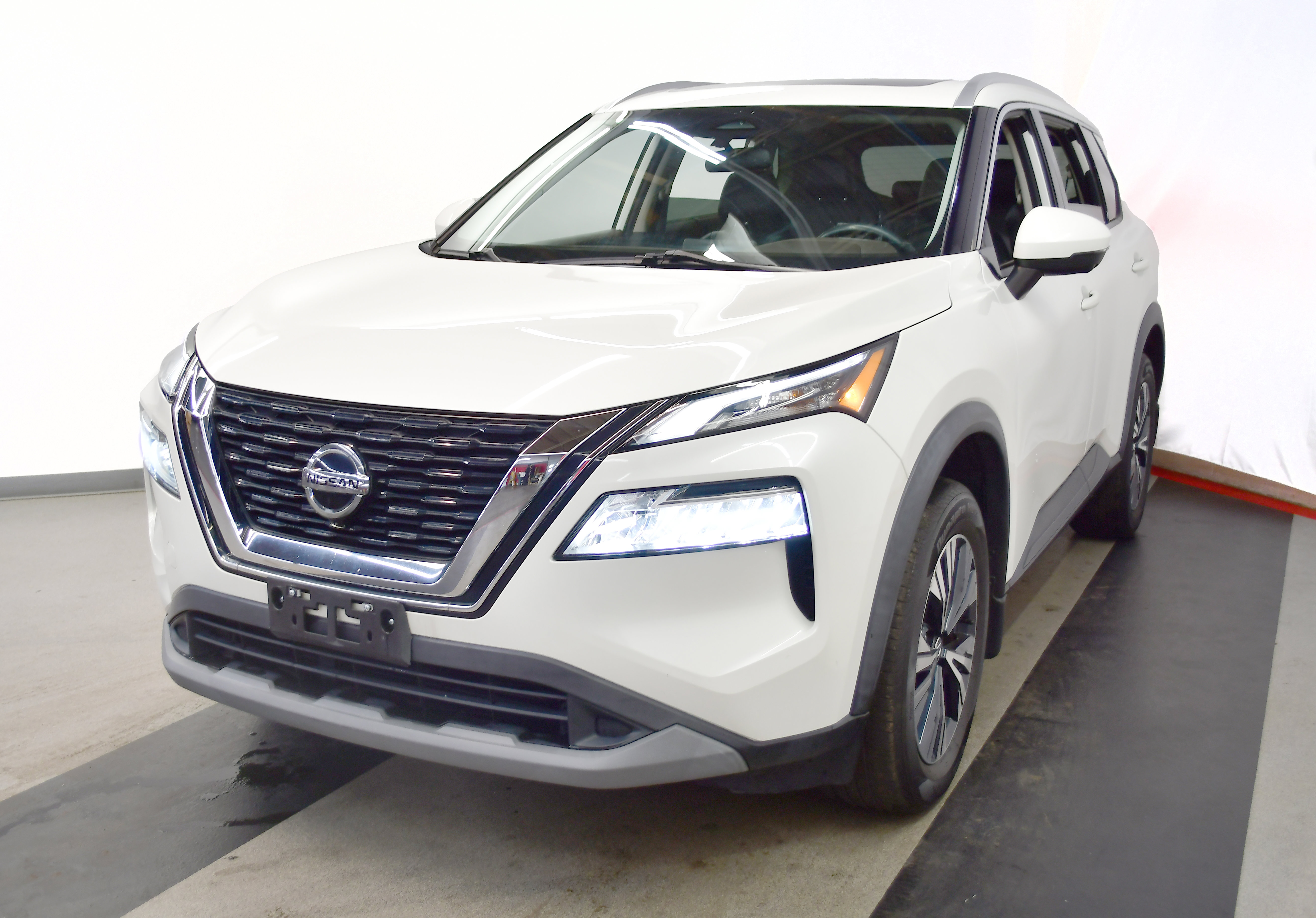 Used 2021 Nissan Rogue SV w/ Premium Package AWD/4WD image 4