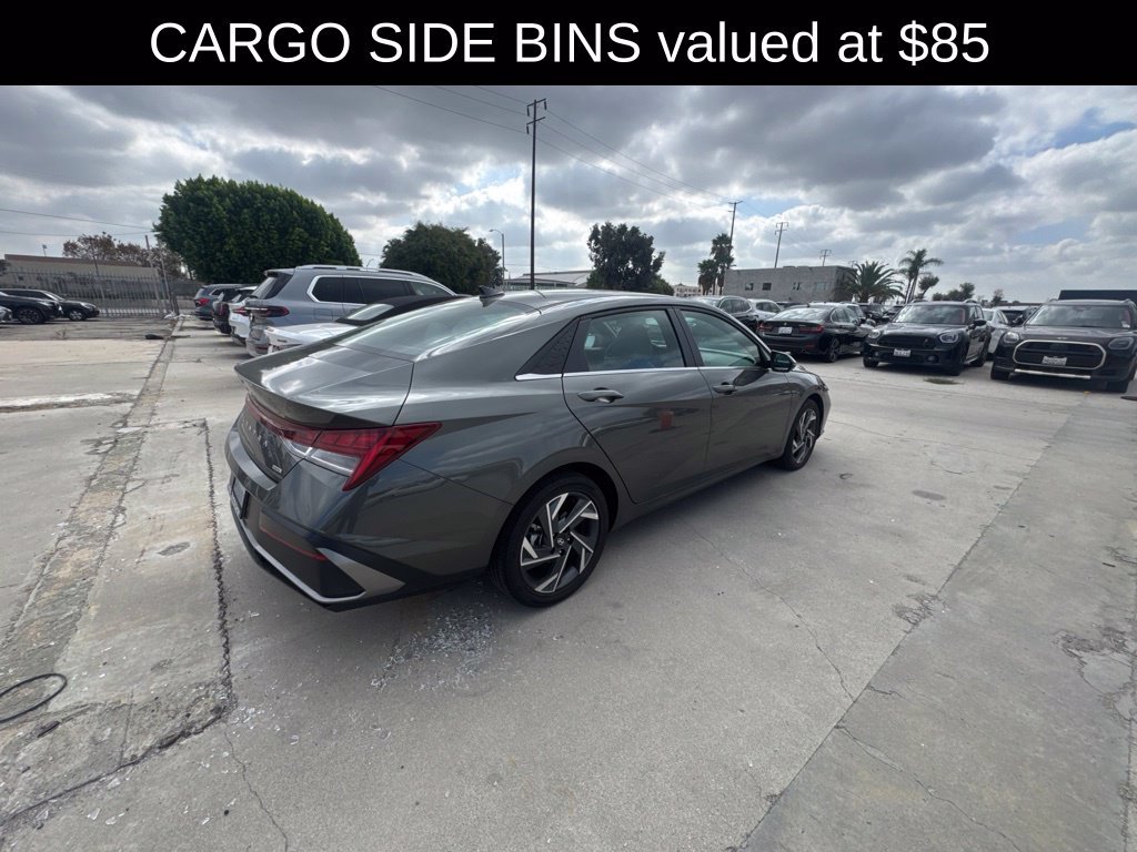 Used 2025 Hyundai Elantra Limited FWD image 4
