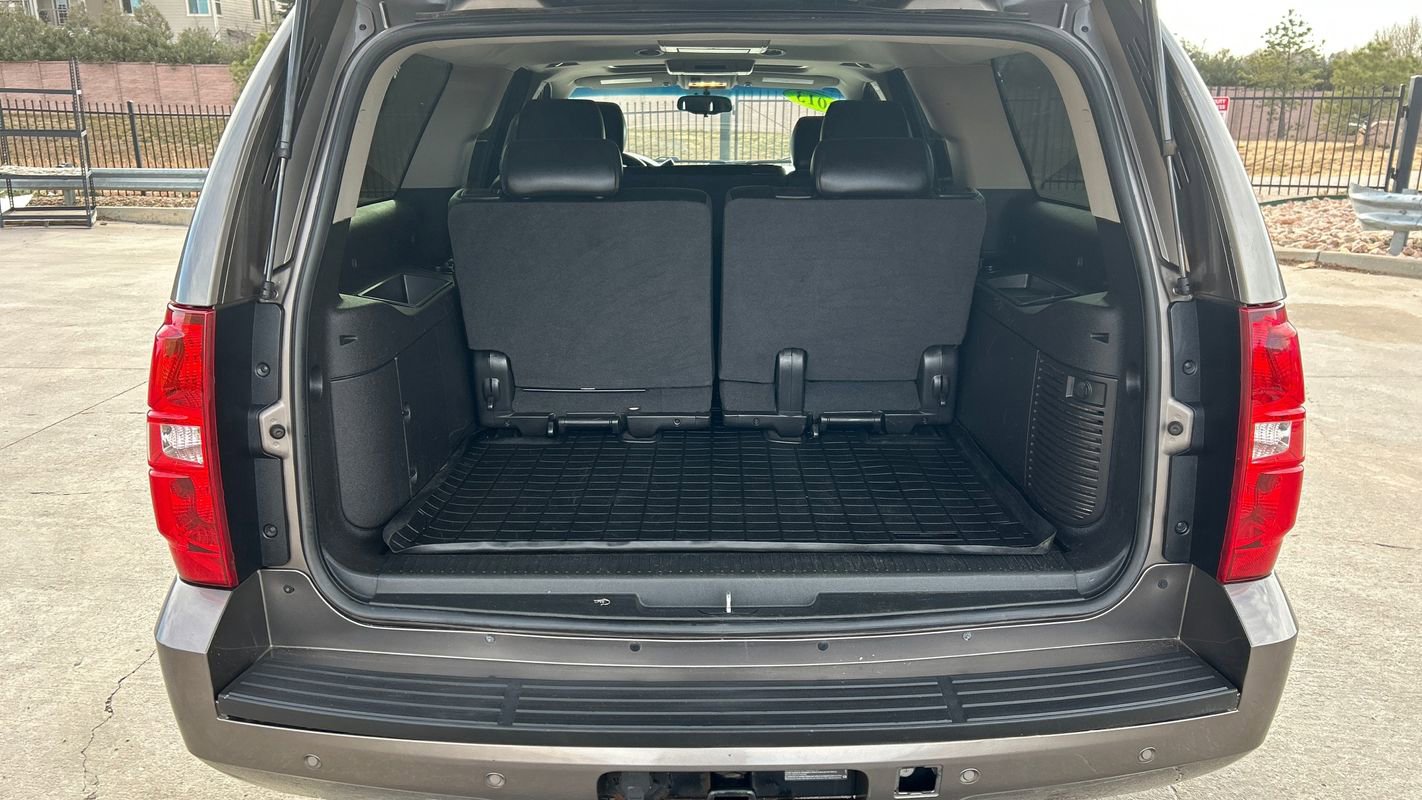 Used 2013 Chevrolet Suburban LT image 12