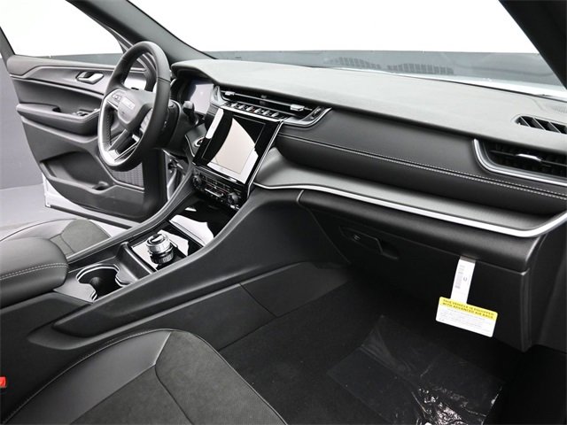 New 2025 Jeep Grand Cherokee Altitude image 23