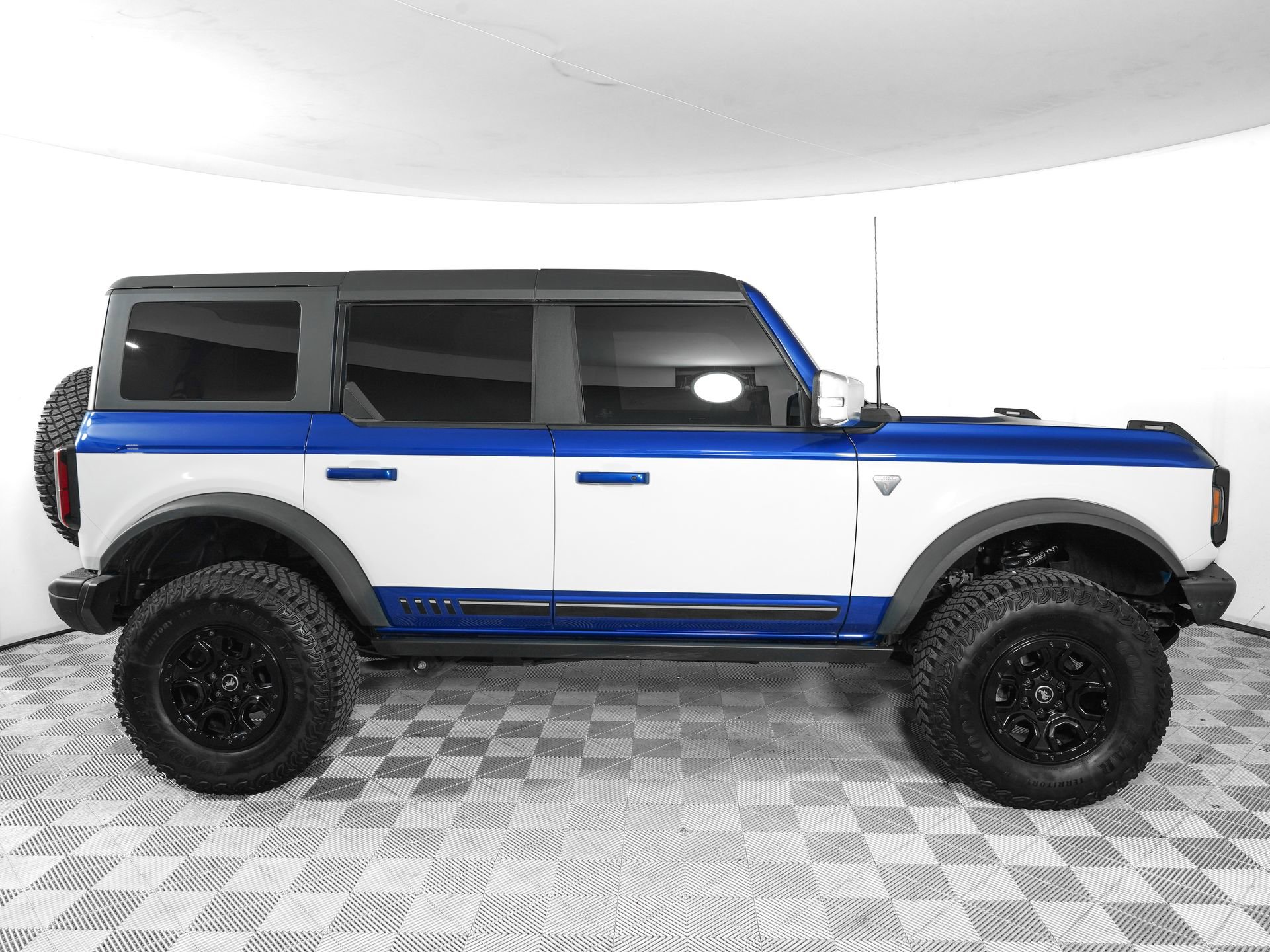 Used 2021 Ford Bronco First Edition AWD/4WD image 3