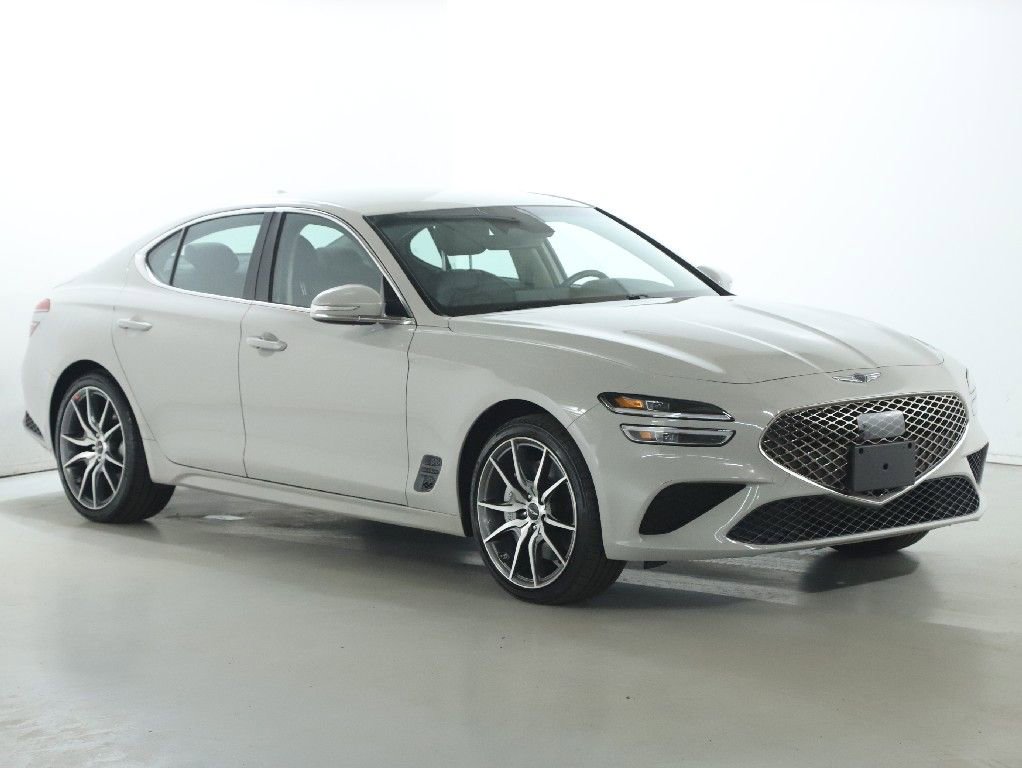 Used 2025 Genesis G70 2.5T image 1