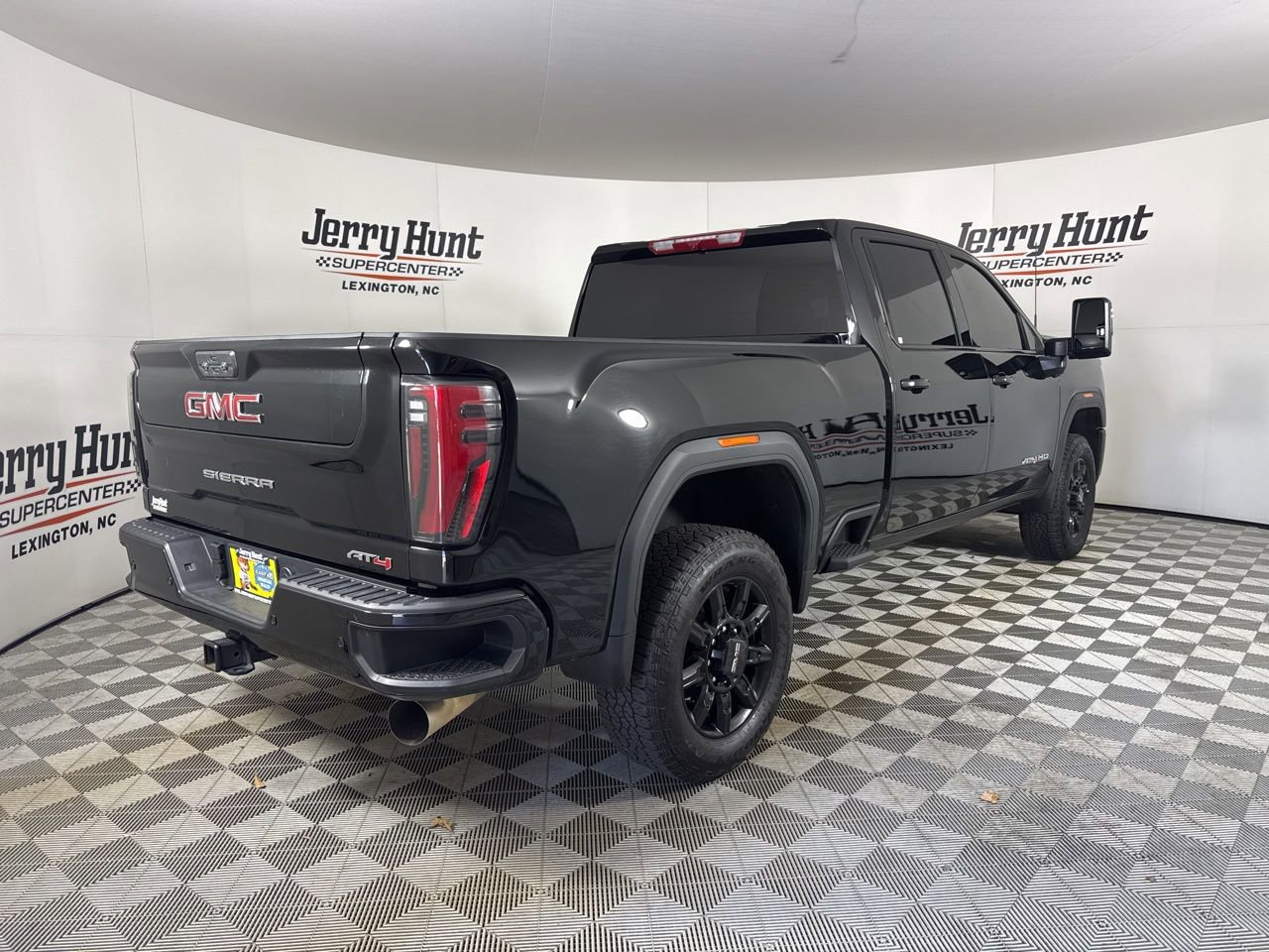 Used 2025 GMC Sierra 2500 AT4 image 4