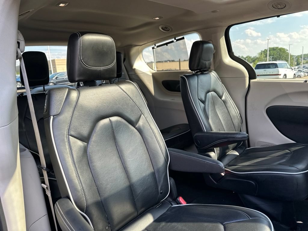 Used 2023 Chrysler Pacifica Limited FWD image 33
