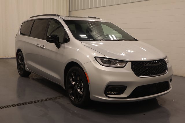 New 2026 Chrysler Pacifica Limited video 2