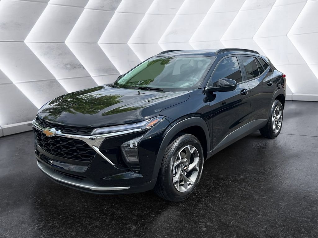 Used 2026 Chevrolet Trax LT w/ Driver Confidence Package FWD image 3
