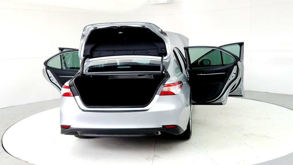 Certified 2018 Toyota Camry LE FWD image 11
