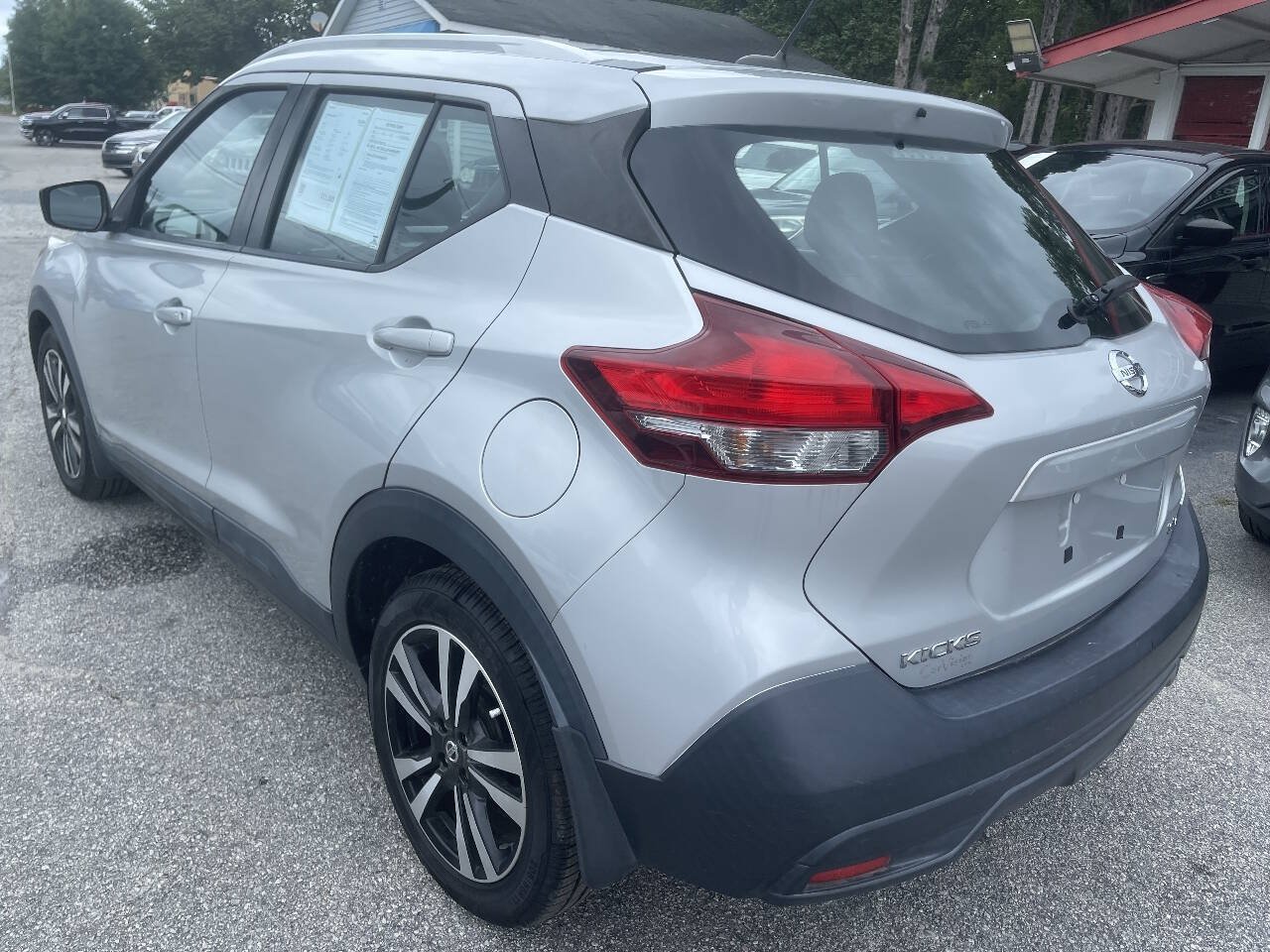 Used 2018 Nissan Kicks SV FWD image 4