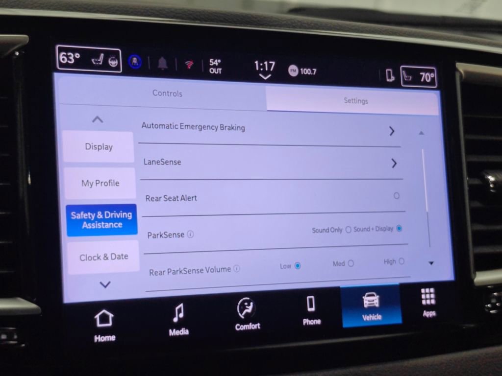 Used 2025 Chrysler Pacifica Select image 45