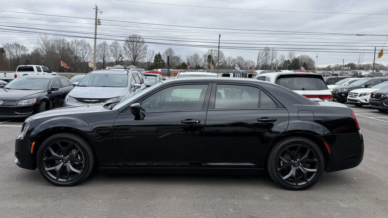 Used 2021 Chrysler 300 Touring w/ Sport Appearance Package image 4
