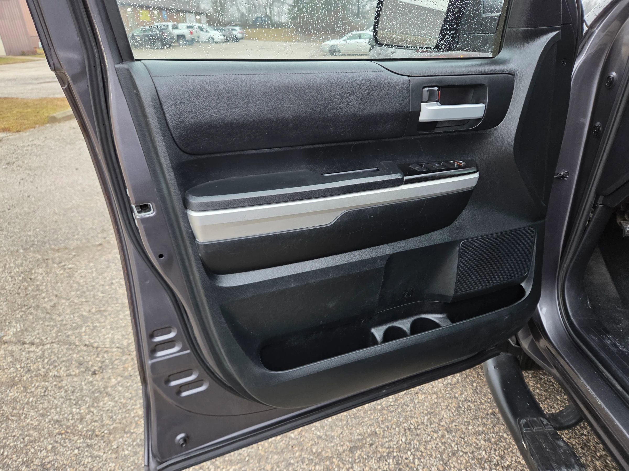 Used 2017 Toyota Tundra SR5 w/ SR5 Upgrade Package image 12