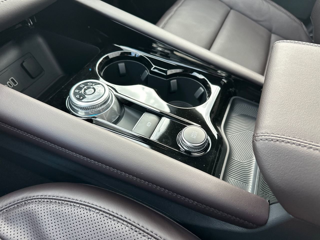 New 2026 Ford Explorer Platinum w/ LUX Leather Package image 32