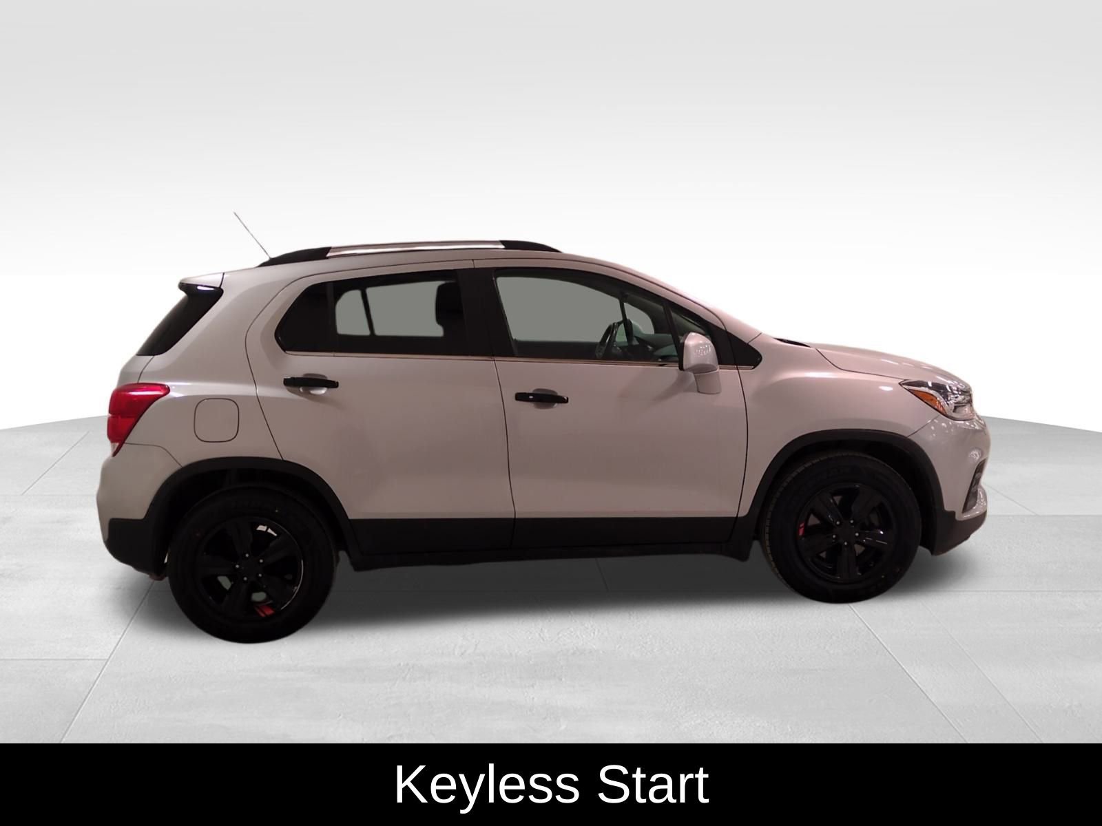 Used 2020 Chevrolet Trax LT w/ LT Convenience Package image 3