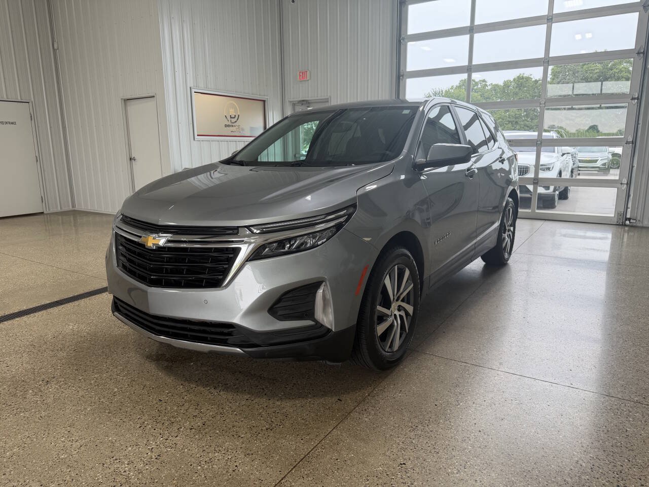 Used 2023 Chevrolet Equinox LT FWD image 2