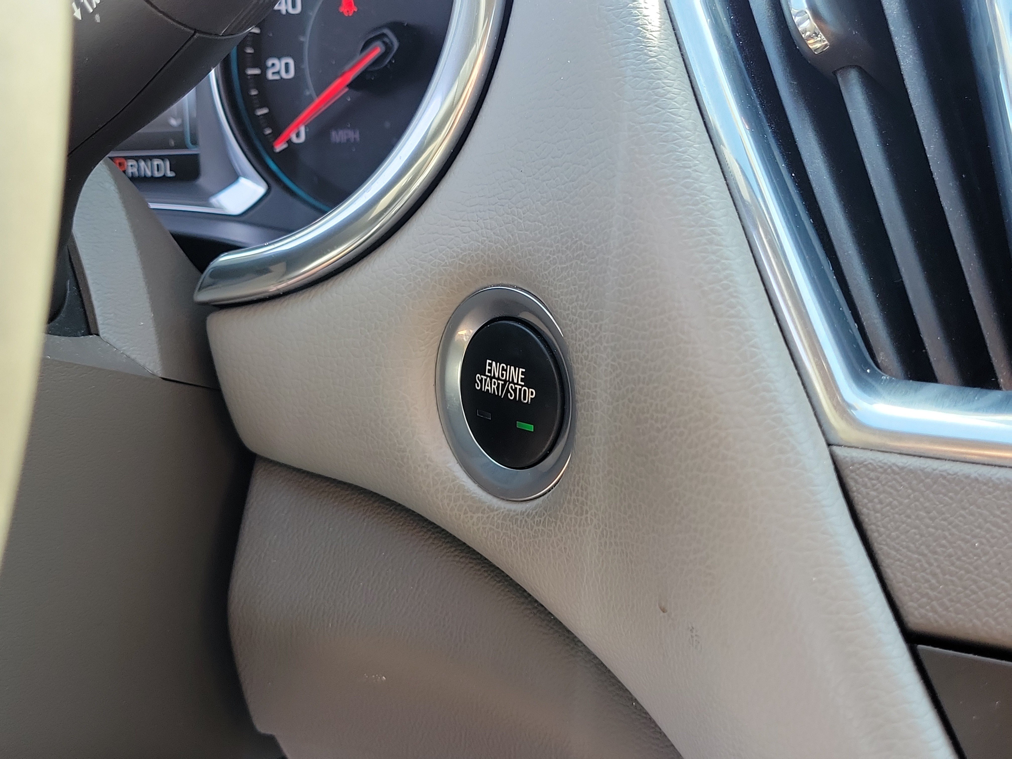 Used 2018 Chevrolet Malibu LT w/ Leather Package FWD image 30