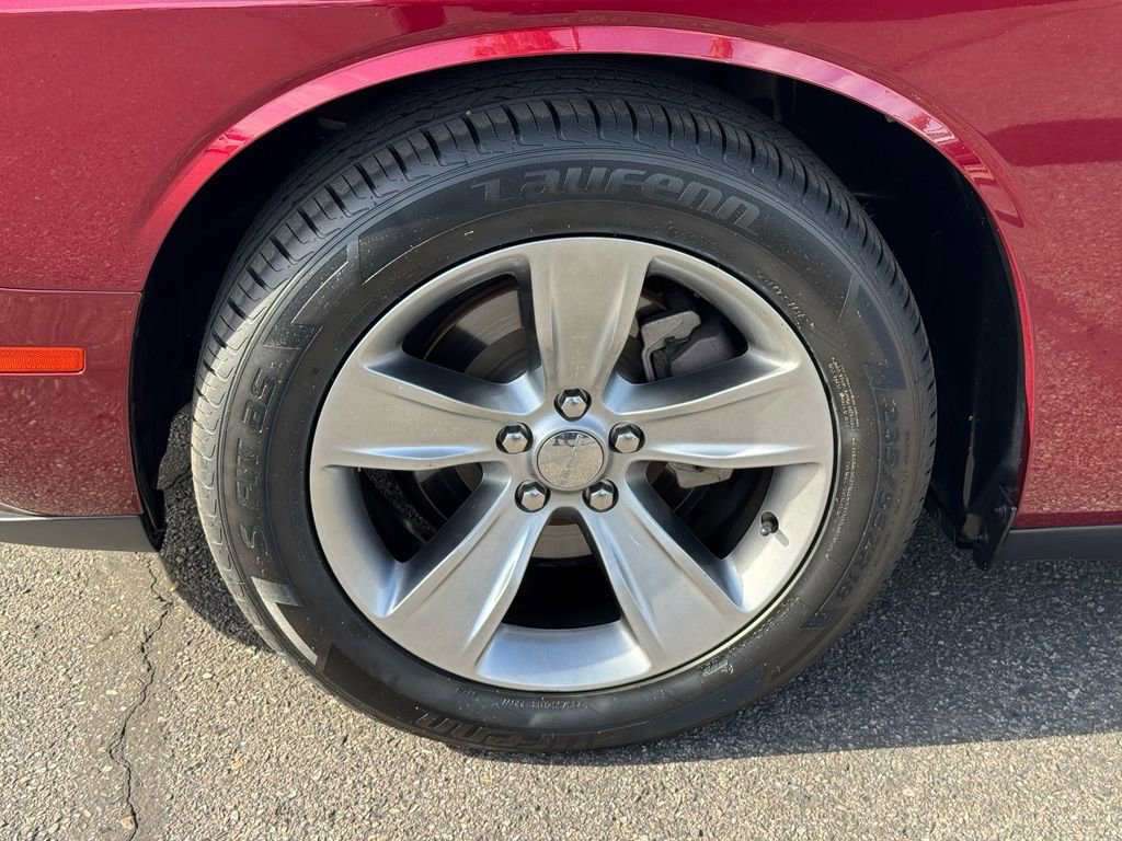 Used 2019 Dodge Challenger SXT RWD image 11