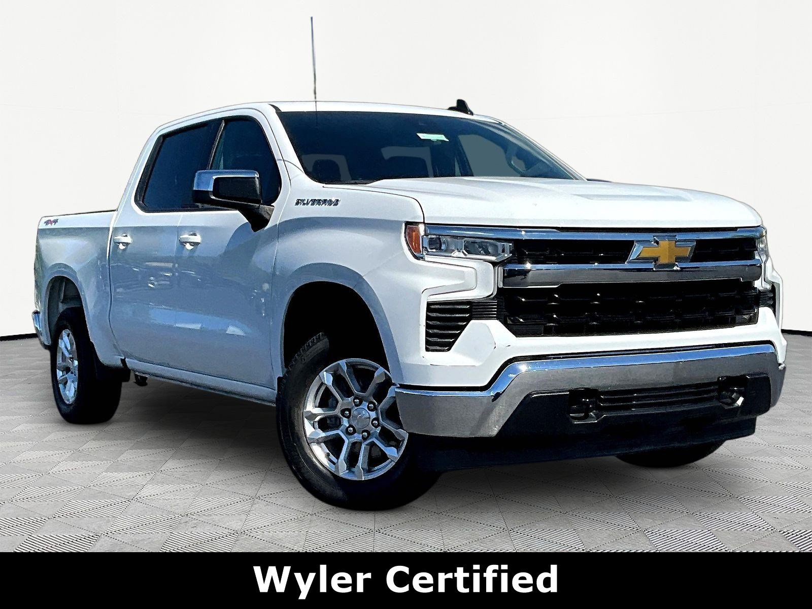Used 2024 Chevrolet Silverado 1500 LT AWD/4WD image 3