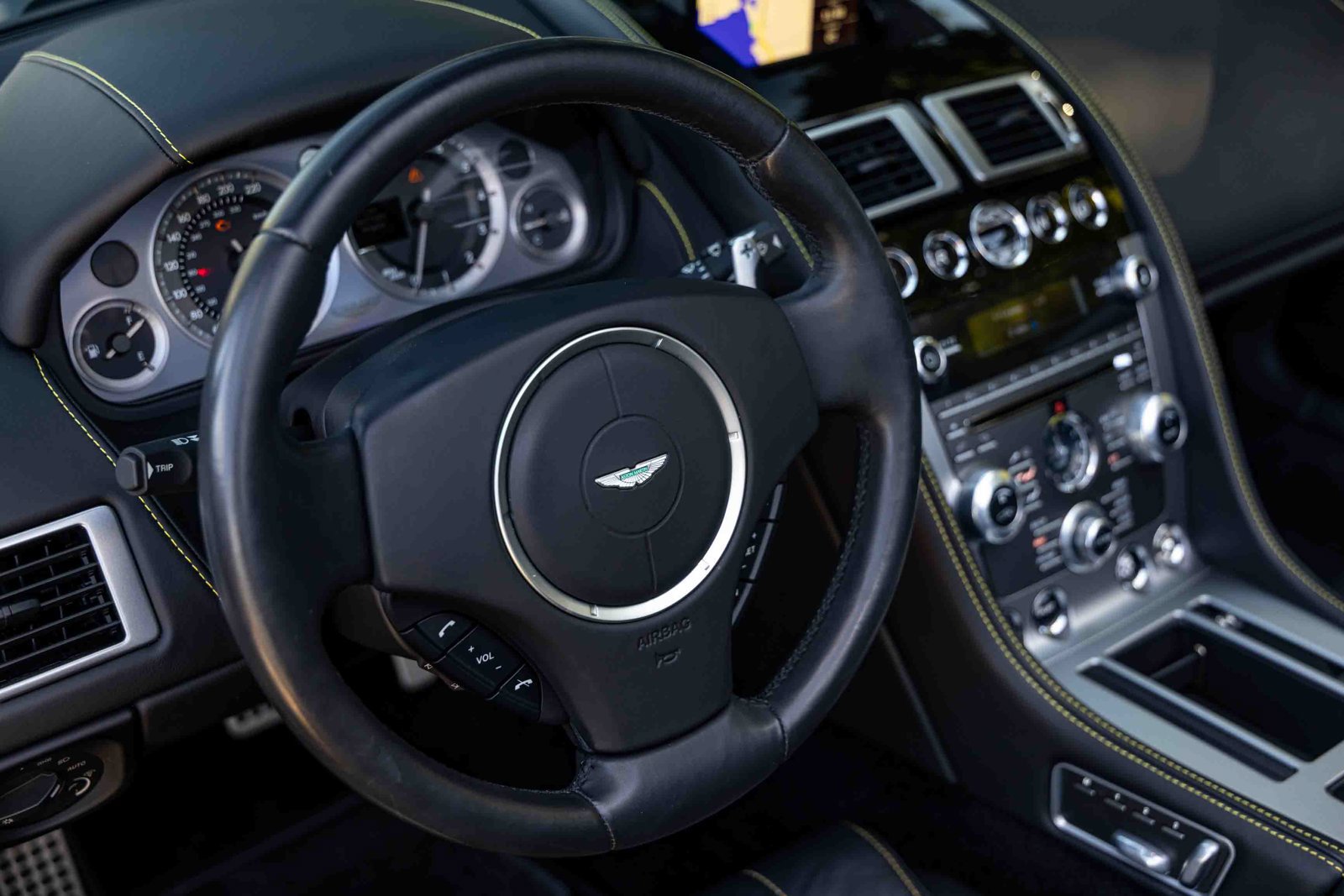 Used 2013 Aston Martin DB9 Volante RWD image 13
