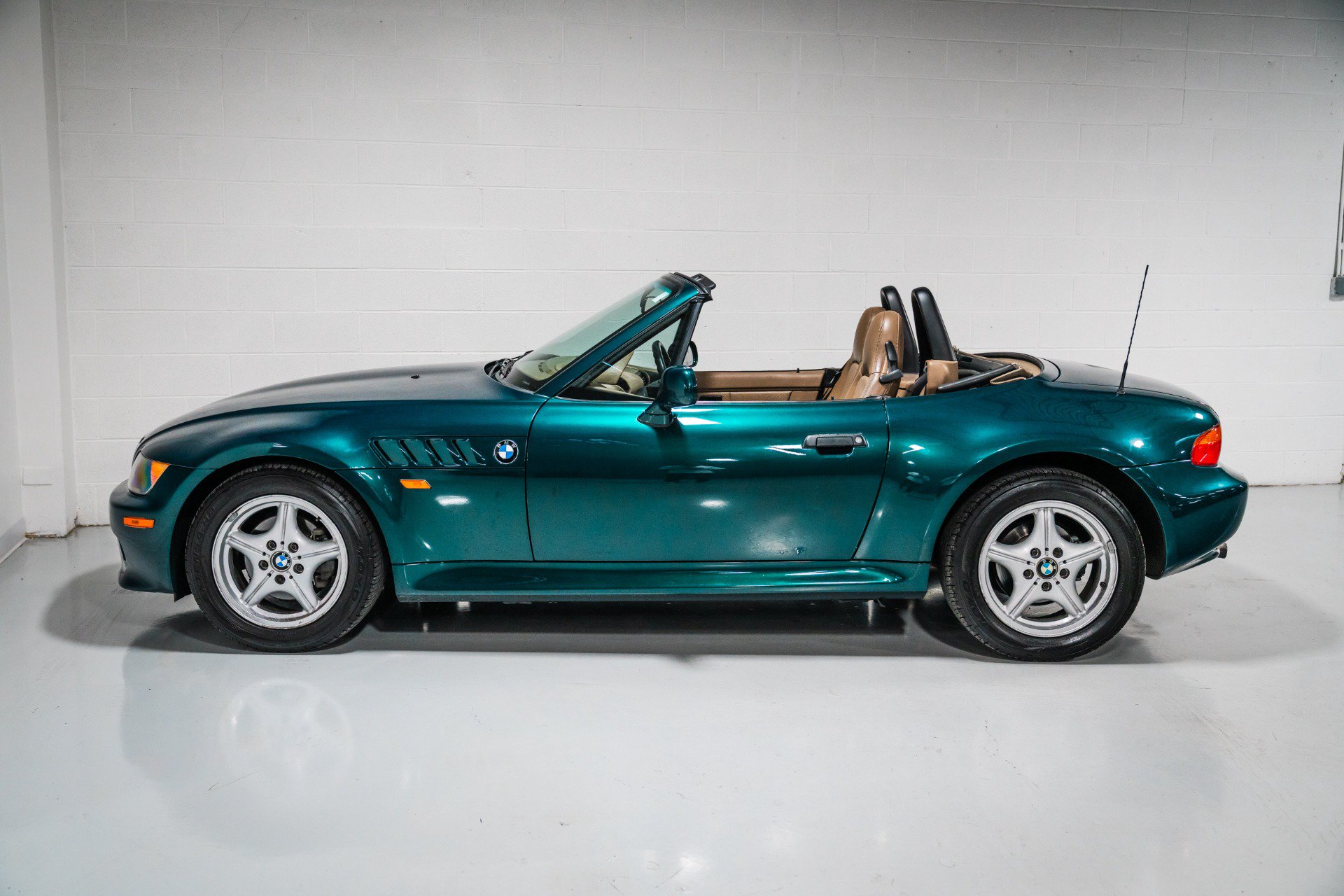 Used 1999 BMW Z3 2.5i RWD image 6
