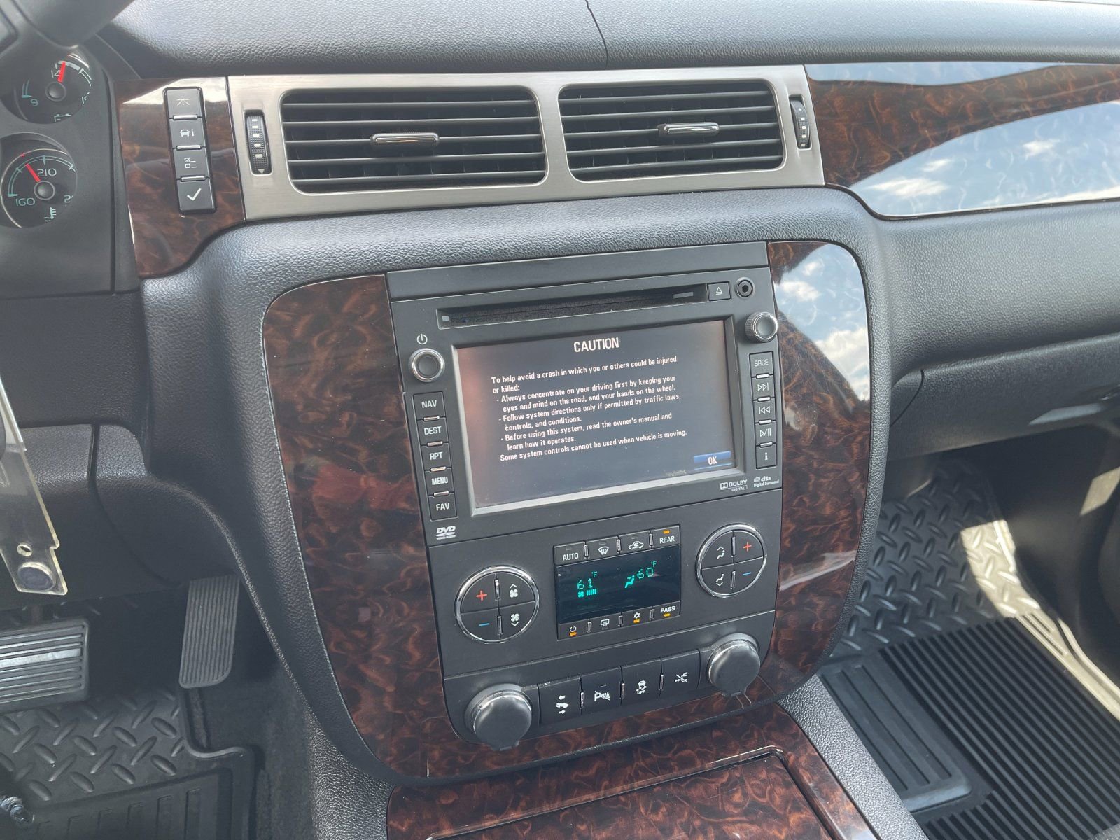 Used 2013 GMC Yukon XL Denali image 23