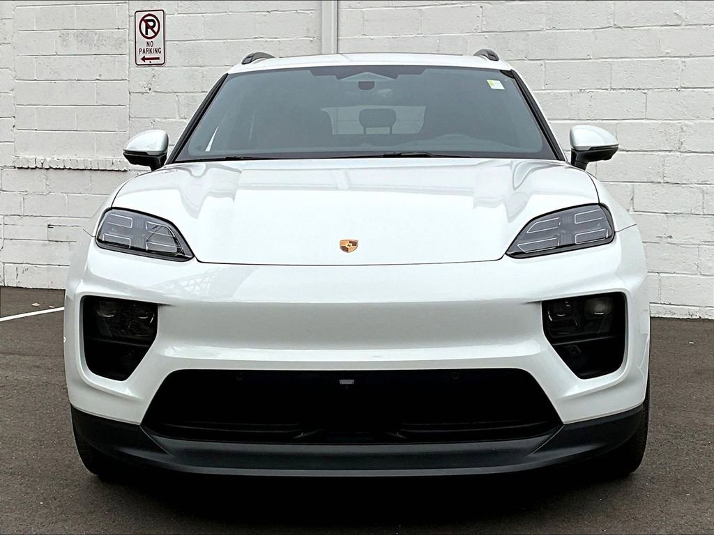 Used 2025 Porsche Macan 4 Electric image 8