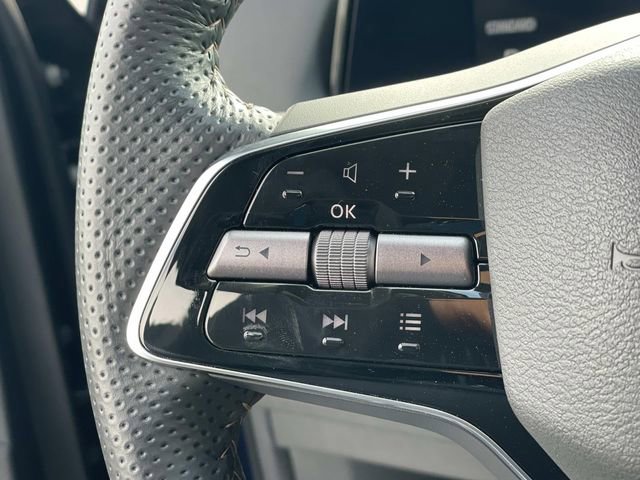 Used 2024 Nissan Ariya AWD image 9