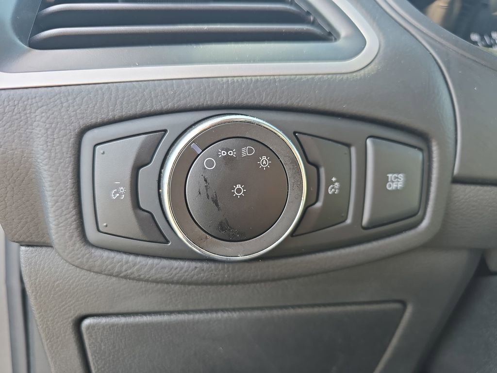 Used 2024 Ford Edge SEL image 26