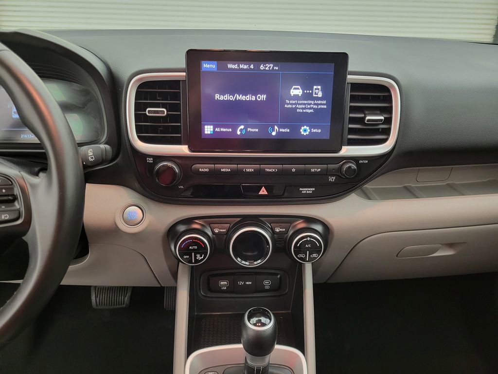 Used 2025 Hyundai Venue SEL image 30
